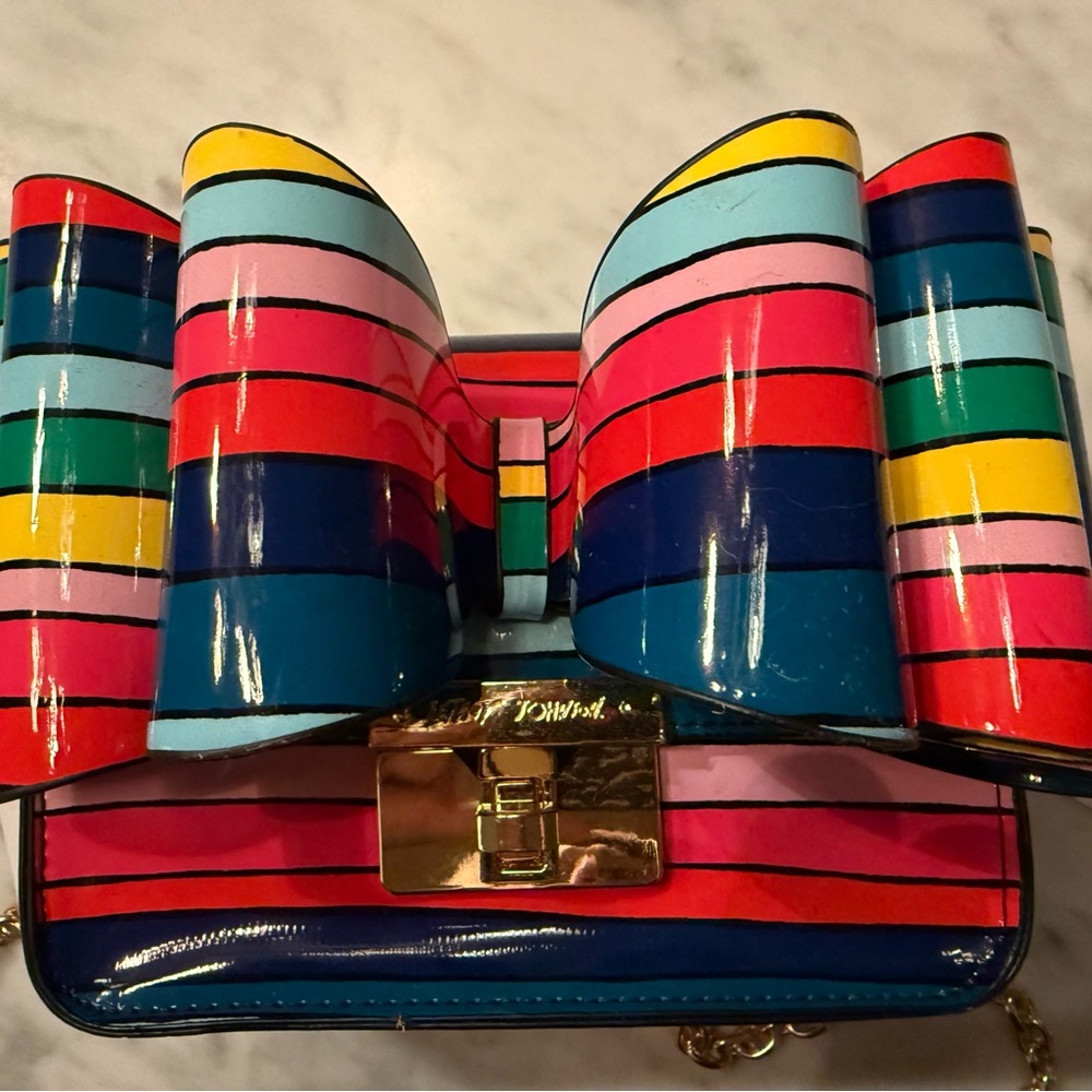 Amazing Striped Bow Accent Bag 🌈
